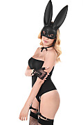 Paola Hard Follow The Black Rabbit istripper model